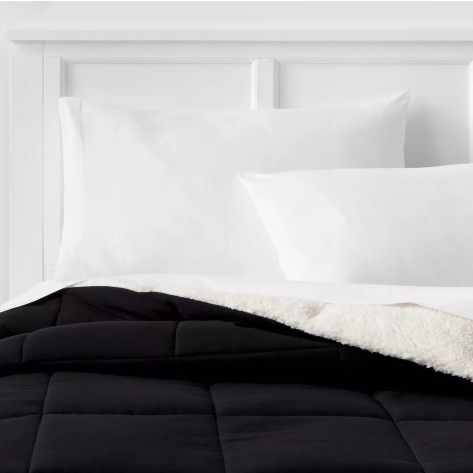 Room Essentials™ Faux Shearling Reversible Comforter – Twin/Twin XL (Black) 🛏️🖤