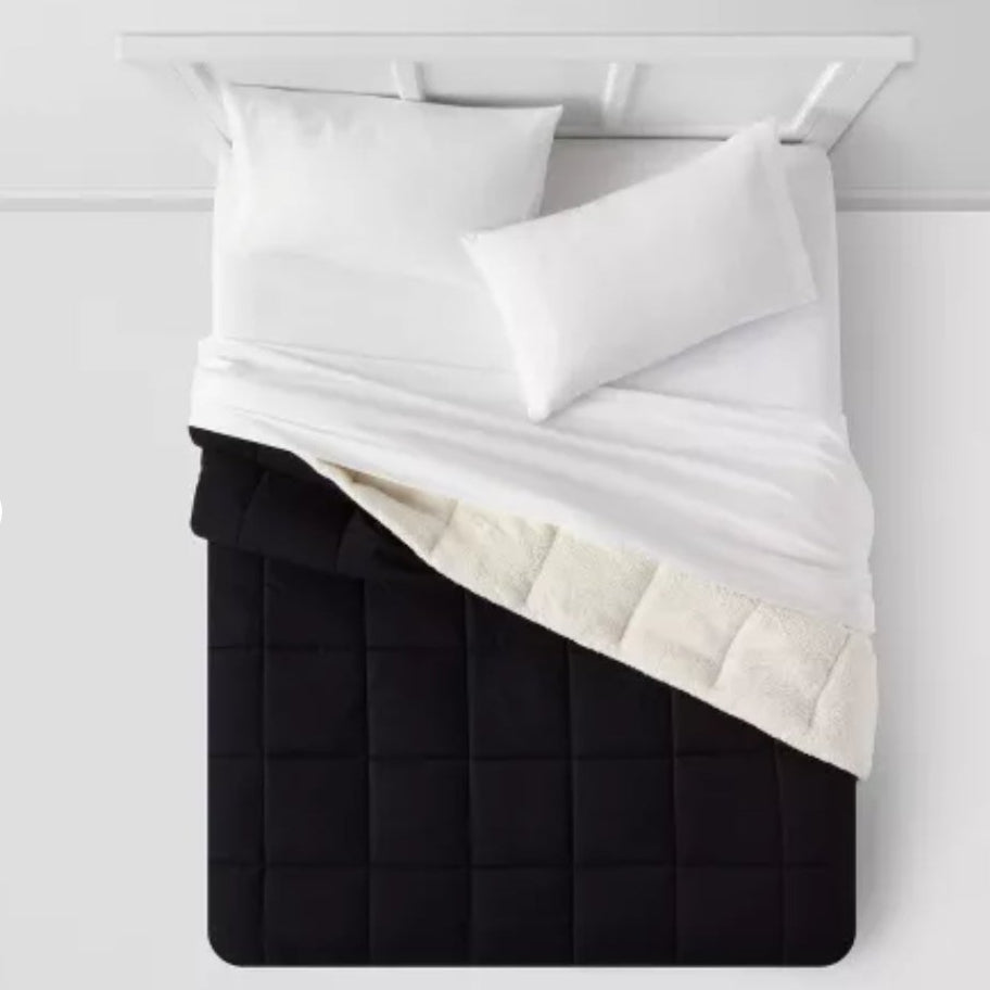 Room Essentials™ Faux Shearling Reversible Comforter – Twin/Twin XL (Black) 🛏️🖤